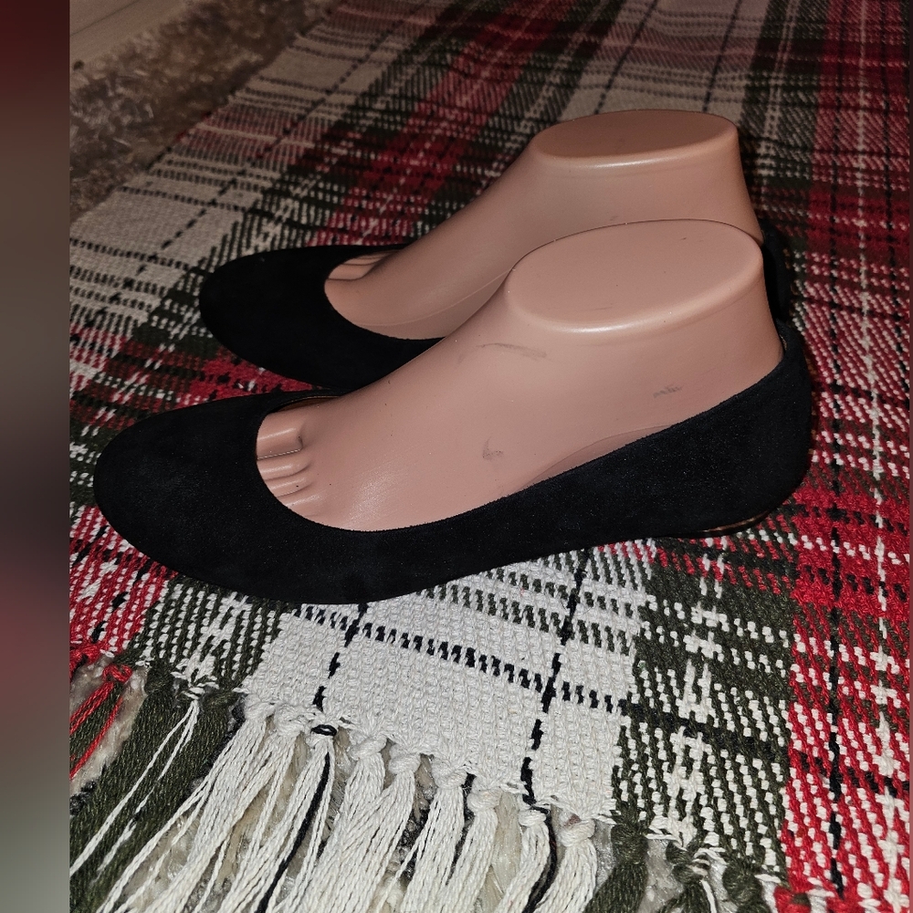 VIONIC 'Hannah Jewel' Black Suede Ballet Flats 9.5 (3rd Pic is Stock Photo) - Picture 2 of 5